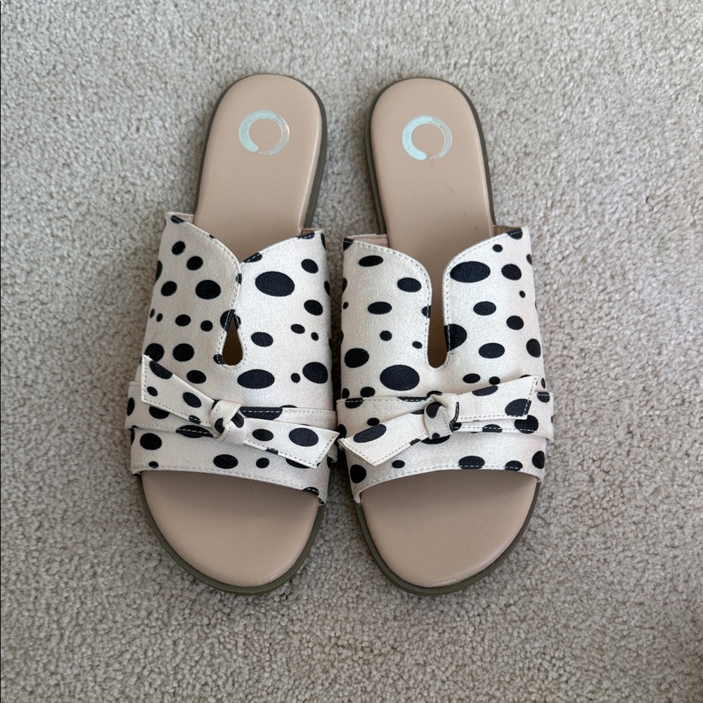 Chic slip-on sandal with bow on the toe